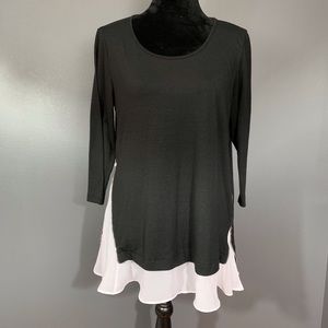 Kate & Mallory Black and white flowy top